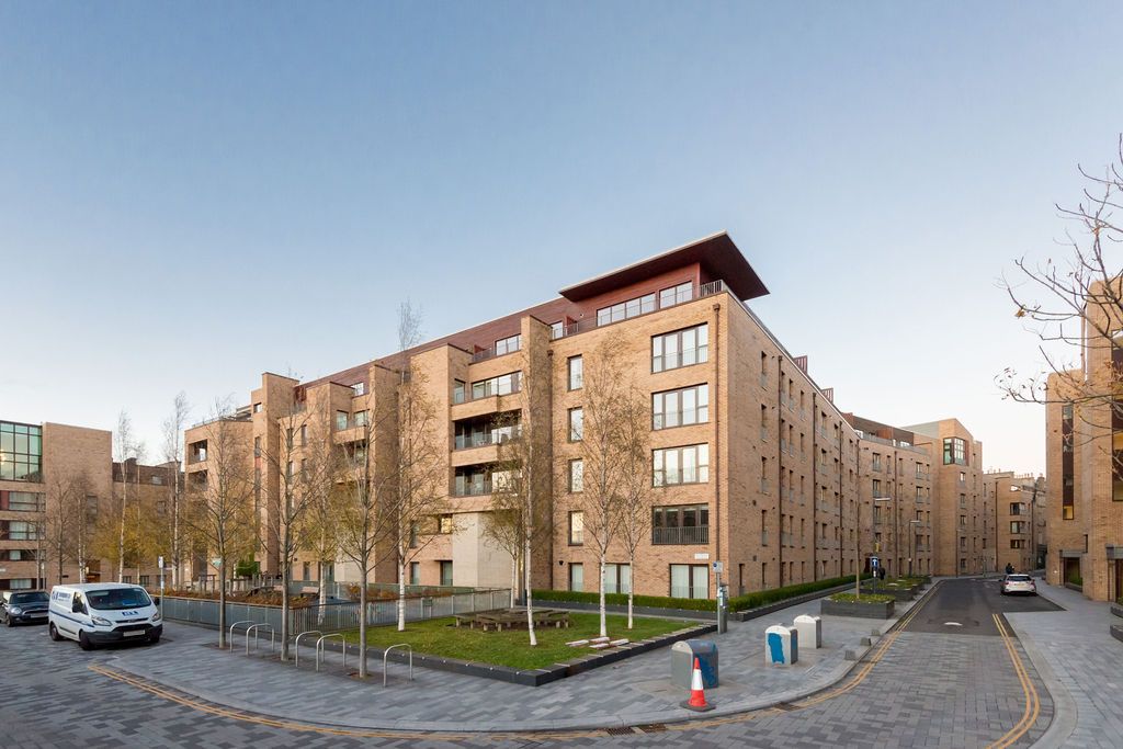 3/11 Mcewan Square, Fountainbridge, Edinburgh EH3