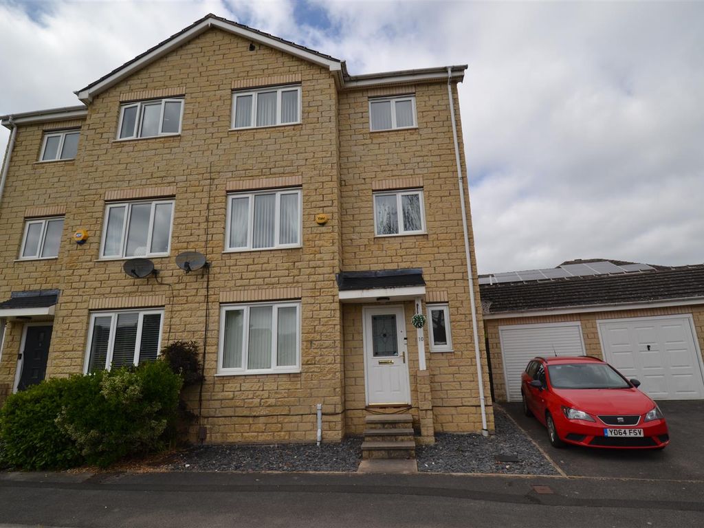 4 bed semidetached house for sale in College Avenue, Lindley