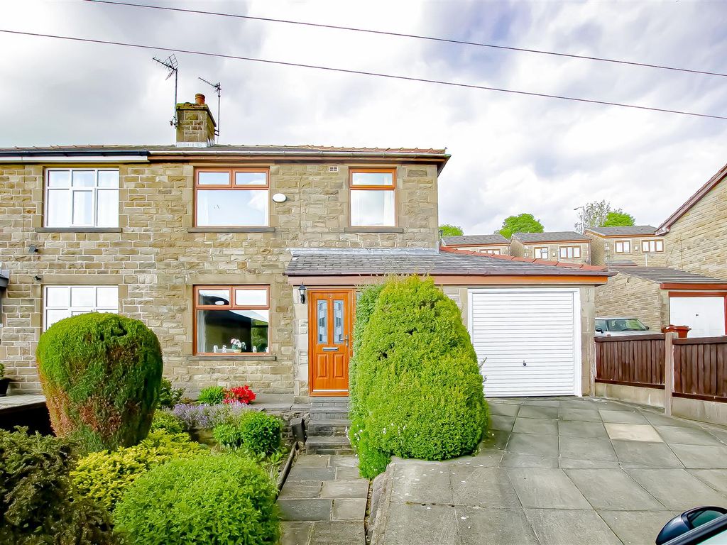 3 bed end terrace house for sale in Belvedere Avenue, Rossendale BB4