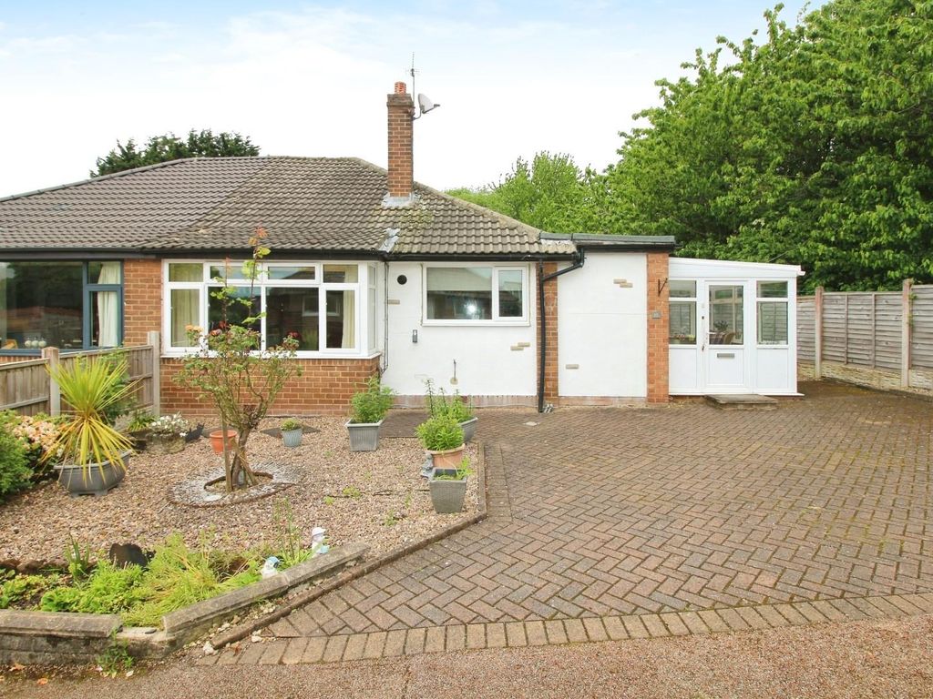 2 bed semidetached bungalow for sale in Spring Valley Croft, Bramley