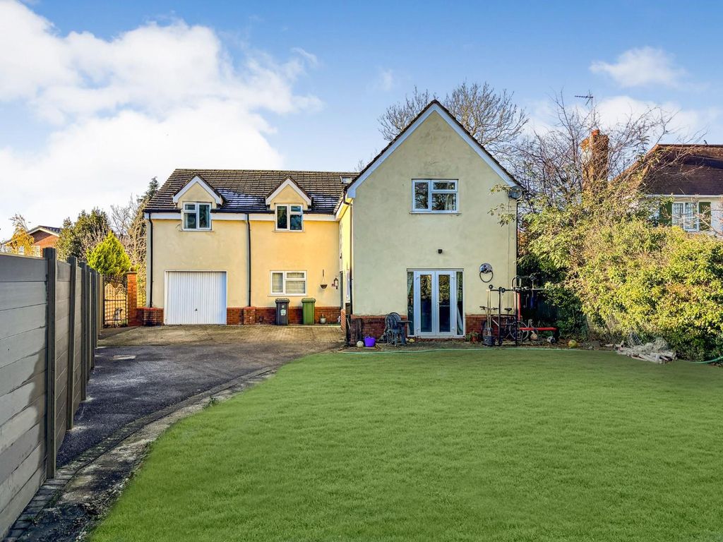 6 bed detached house for sale in Thorpe Road, Longthorpe, Peterborough