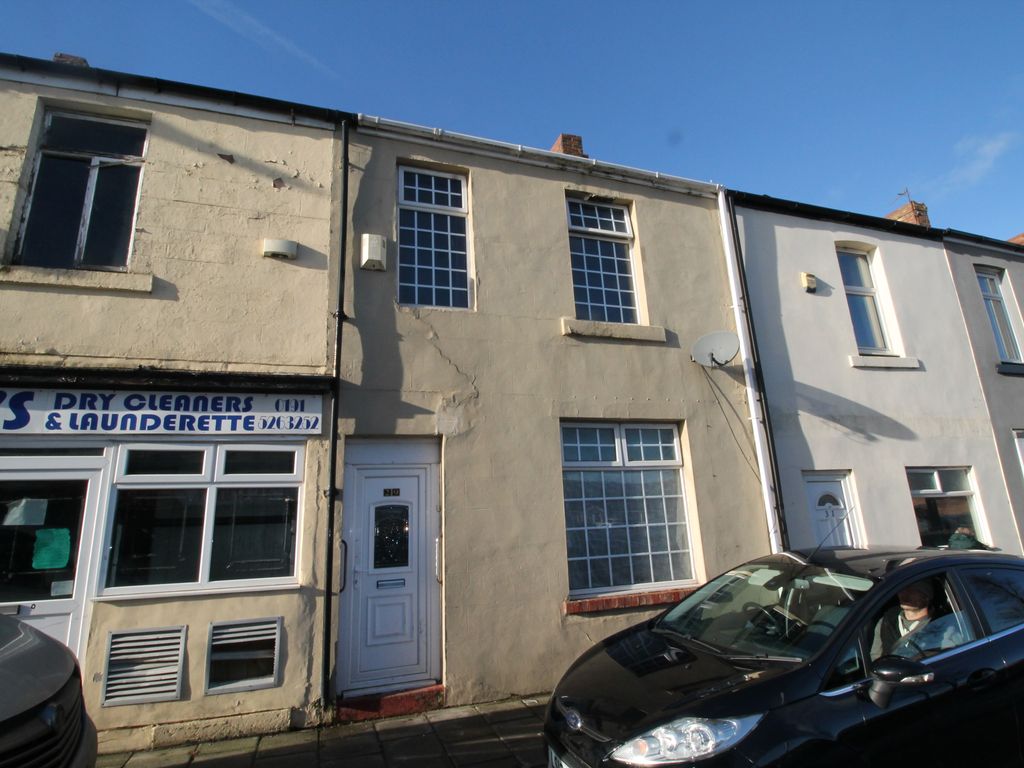 3 bed terraced house for sale in Market Street, HettonLeHole