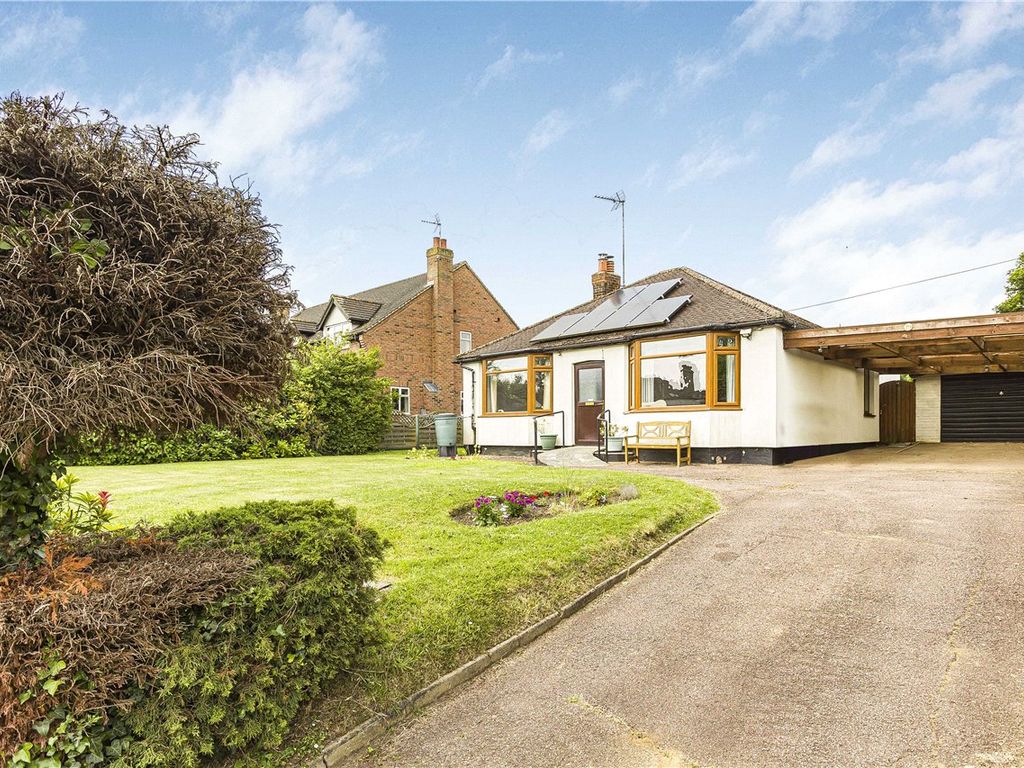3 bed bungalow for sale in St. Albans Road, Codicote, Hitchin