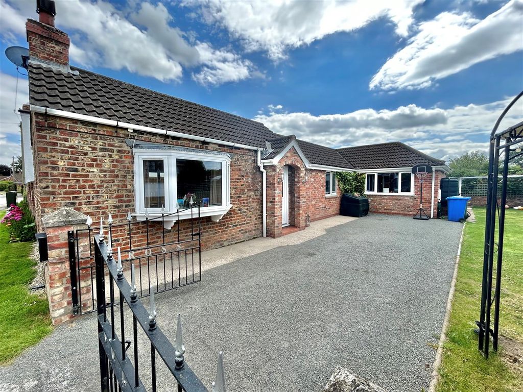 3 bed detached bungalow for sale in North End, Seaton Ross, York YO42