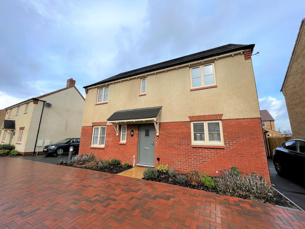 4 bed detached house to rent in Seddon Gardens, Leighton Buzzard LU7