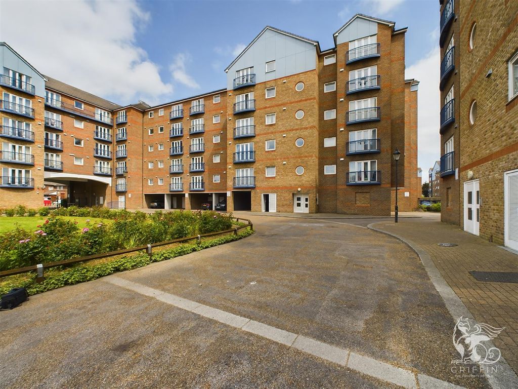 2 bed flat for sale in Argent Court, Argent Street, Grays RM17 Zoopla