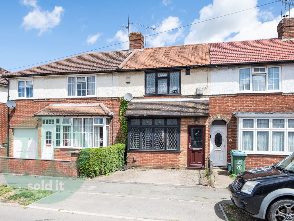 2 bed terraced house for sale in Abbey Road, Aylesbury HP19, £290,000