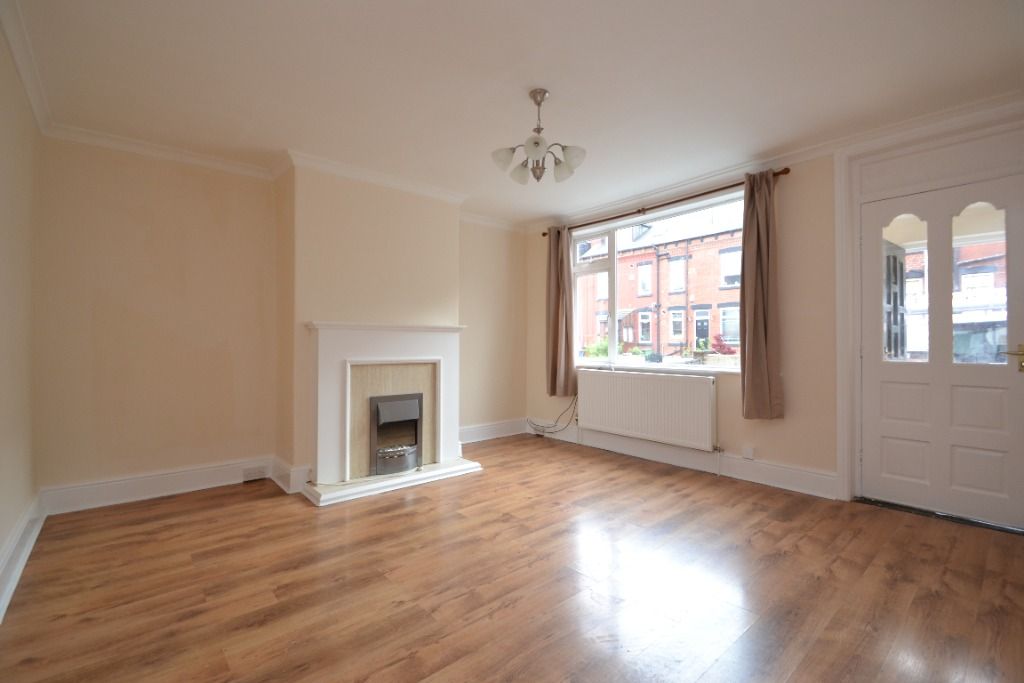 3 bed terraced house to rent in Swallow Avenue, Wortley, Leeds LS12, £