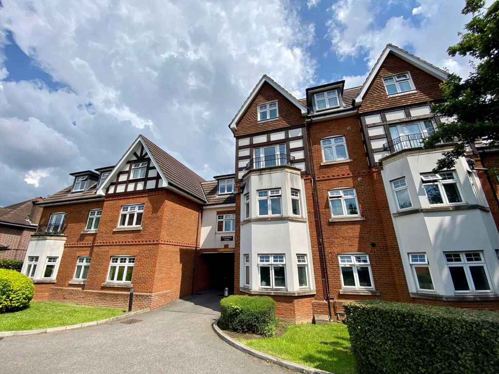 2 bed flat to rent in Cheam Road, Epsom KT17 Zoopla