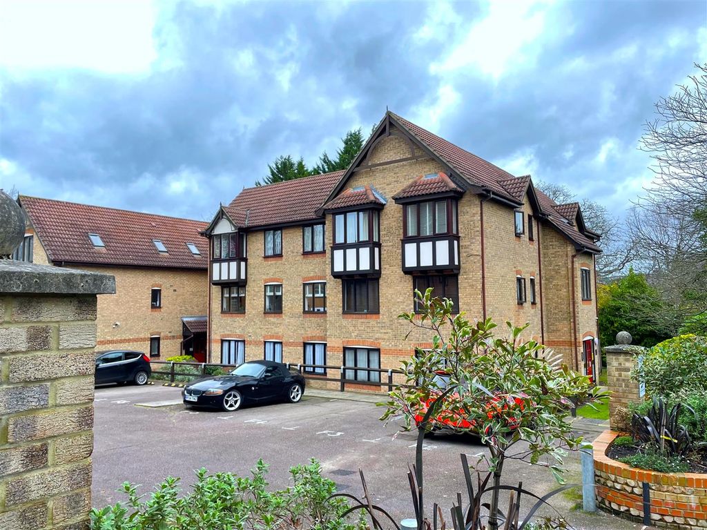2 bed flat for sale in Durham Avenue, Bromley BR2, £325,000 Zoopla
