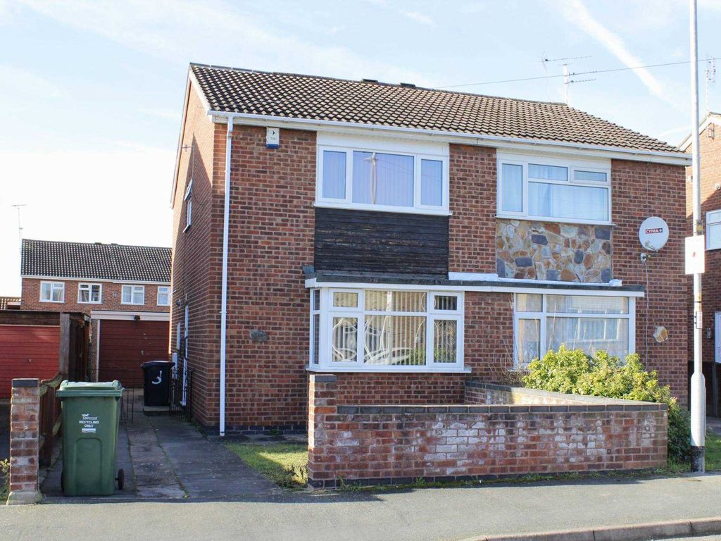 3 bed semidetached house to rent in Pinewood Avenue, Leicester LE4, £