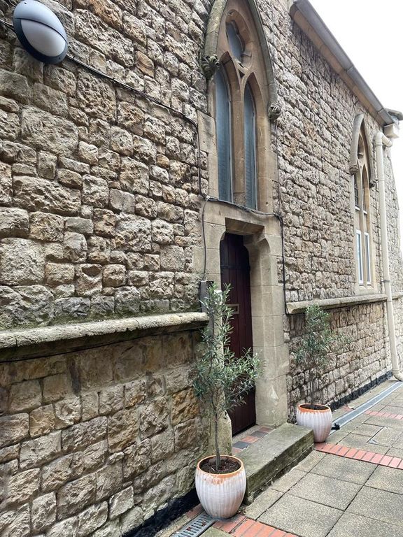 1 bed flat to rent in Egham Hill, Egham TW20, £1,200 pcm Zoopla