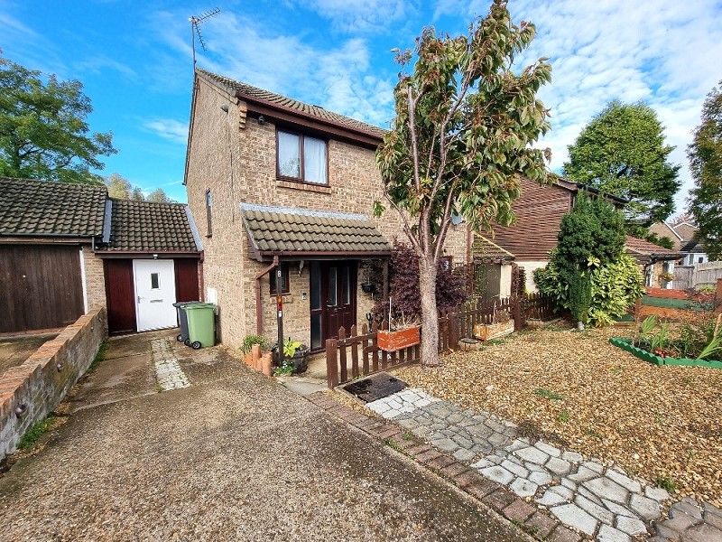 4 bed detached house for sale in Muirfield Road, Wellingborough