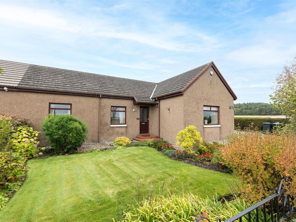 3 bed semidetached bungalow for sale in Stanley, Perth PH1, £280,000