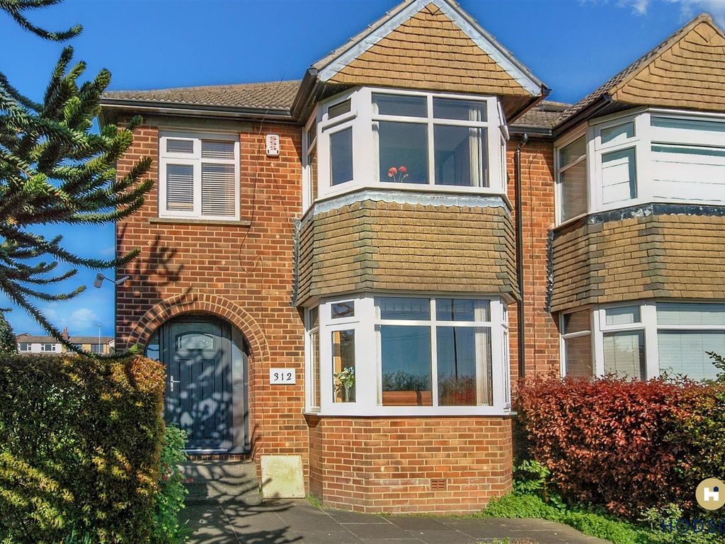 3 bed semidetached house for sale in Batley Road, Alverthorpe