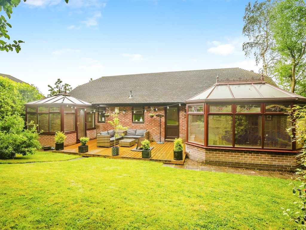 3 bed detached house for sale in Ganton Way, Fixby, Huddersfield HD2, £