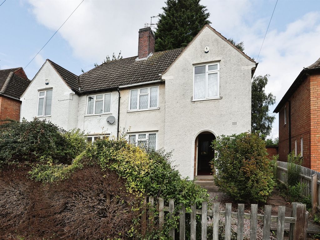 3 bed semidetached house for sale in Valence Road, Leicester LE3, £