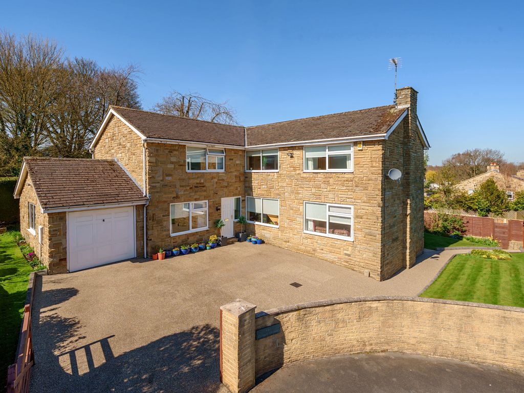 5 bed detached house for sale in Avon Close, Shadwell, Shadwell, Leeds