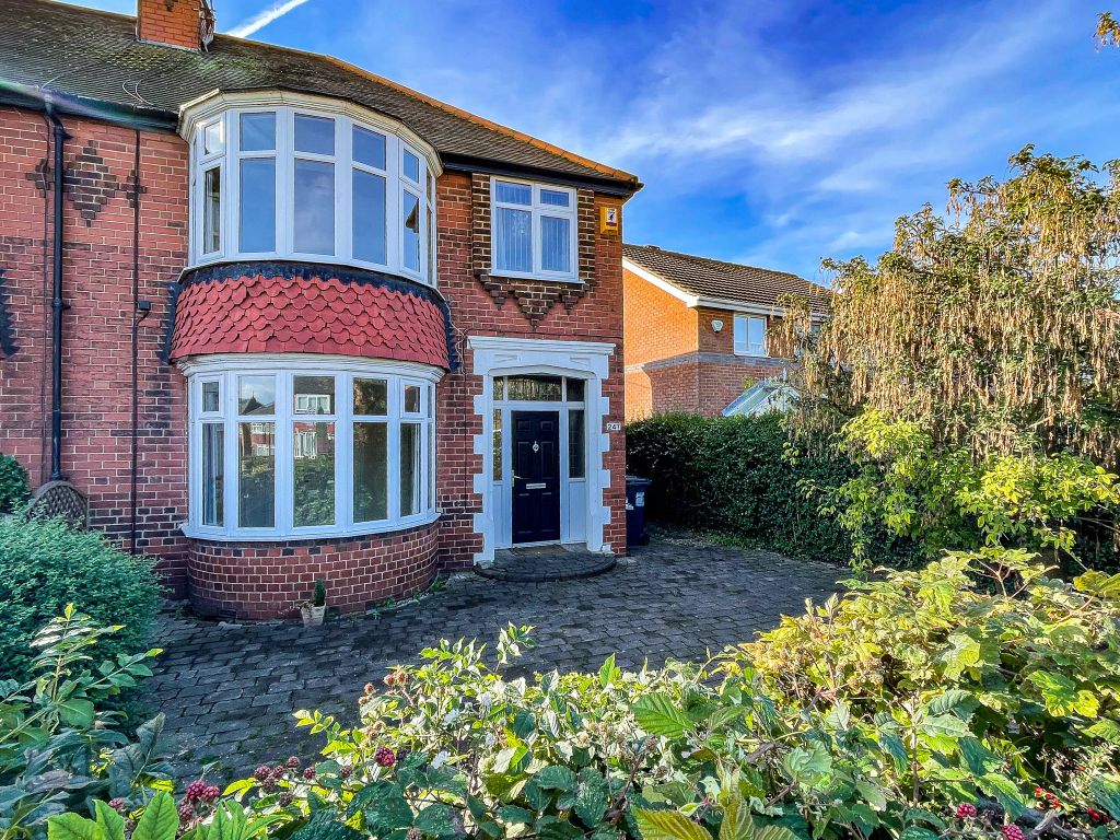 3 bed semidetached house to rent in Warmsworth Road, Balby, Doncaster
