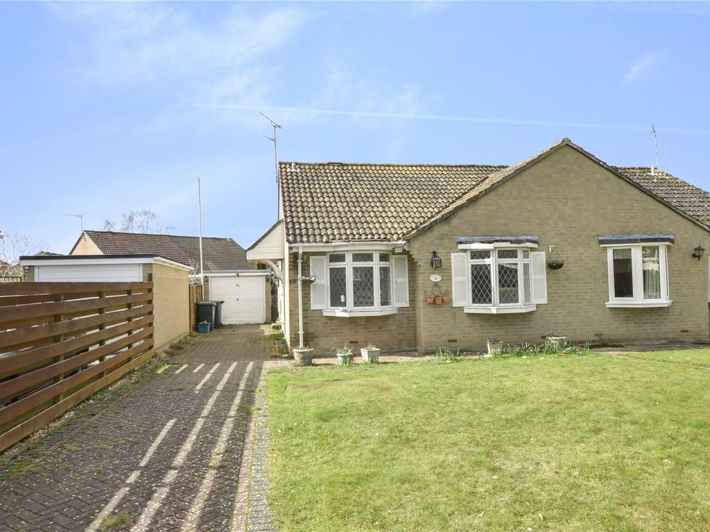 2 bed bungalow for sale in Farm Road, West Moors, Ferndown, Dorset BH22
