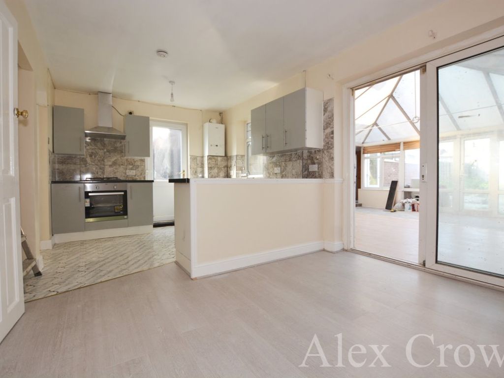 4 bed semidetached house to rent in Lawrence Crescent, Dagenham RM10