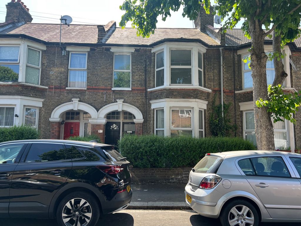 2 bed flat to rent in Huxley Road, Leyton, London E10 Zoopla