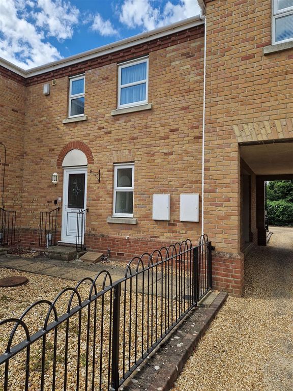 3 bed semidetached house to rent in Cootes Meadow, St. Ives