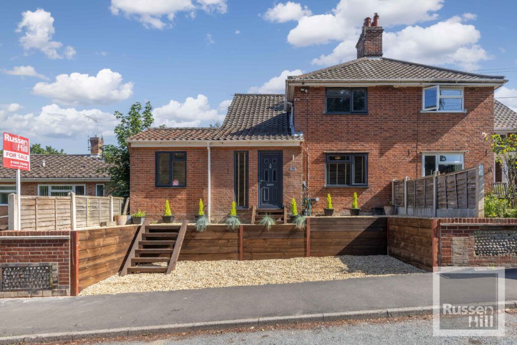 4 bed semidetached house for sale in Townhouse Road, Costessey