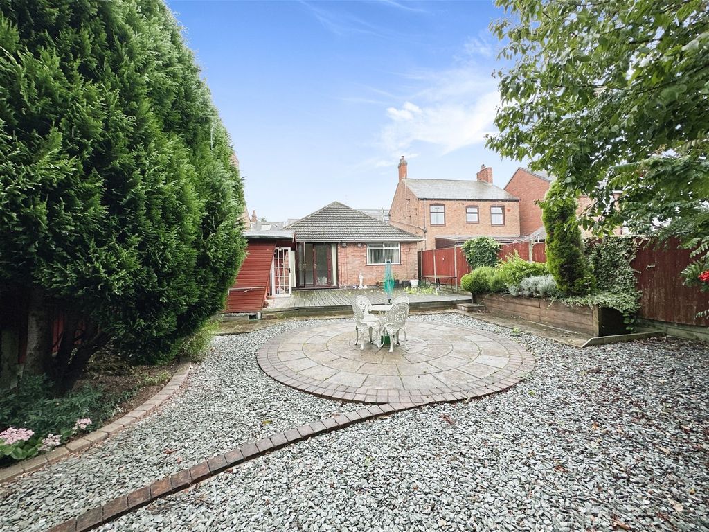 3 bed bungalow for sale in Melton Street, Earl Shilton, Leicester LE9