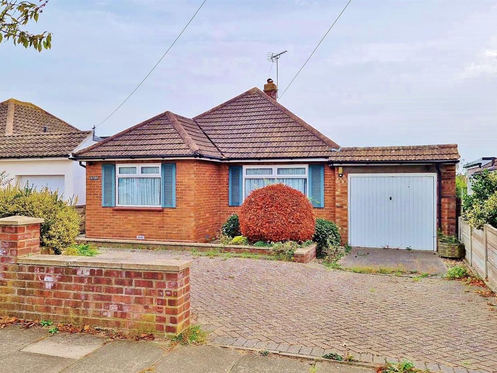 3 bed detached bungalow for sale in Fifth Avenue, FrintonOnSea CO13