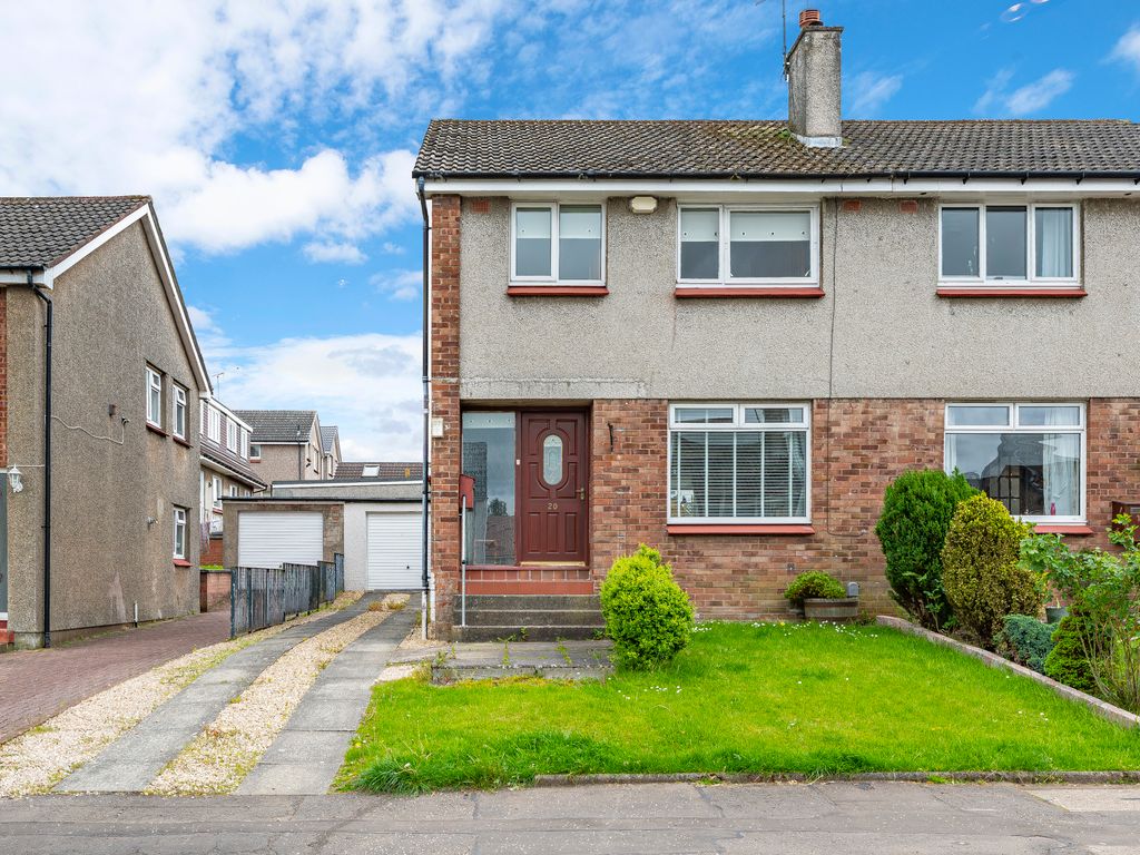 3 bed semidetached house for sale in Hilton Park,