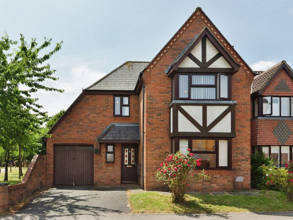 4 bed detached house for sale in Nuneham Grove, Westcroft, Milton