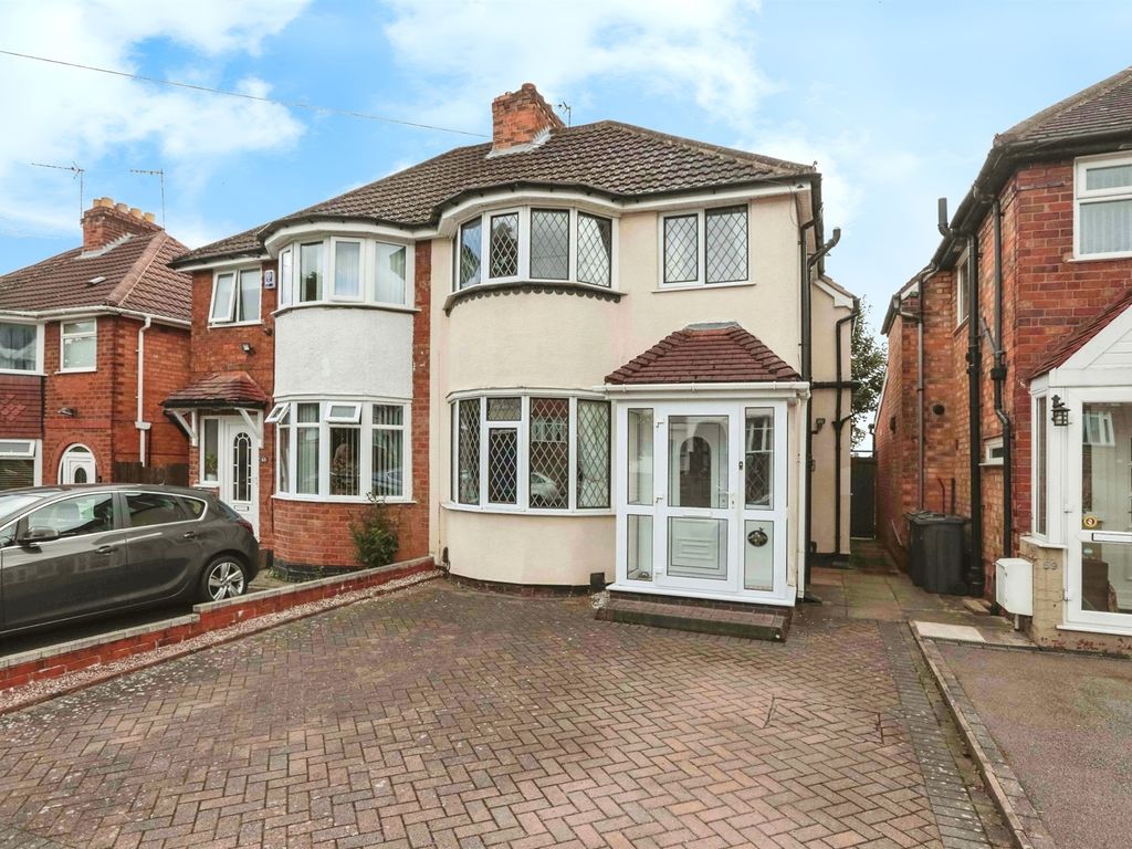 3 bed semidetached house for sale in Charlbury Crescent, Yardley