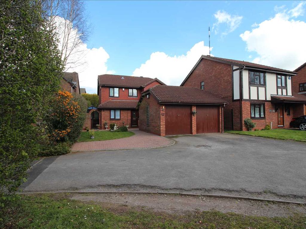4 bed detached house for sale in Kestrel Drive, Sutton Coldfield B74, £