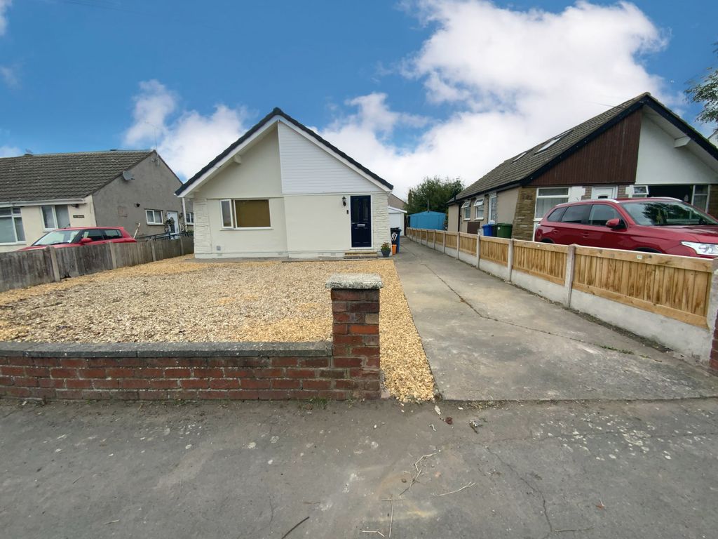 2 bed bungalow for sale in Ffordd Penrhwylfa, Prestatyn LL19 Zoopla