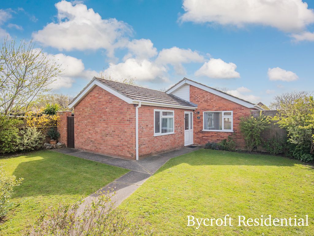 4 bed detached bungalow for sale in Hill View Drive, WintertonOnSea