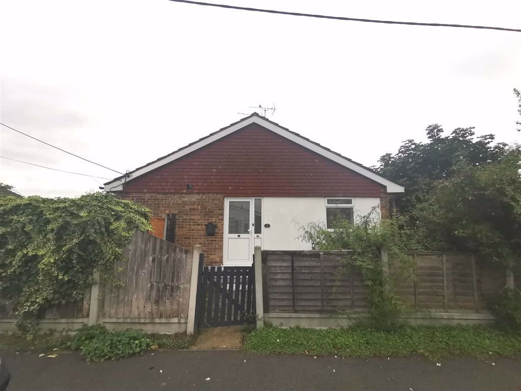 1 bed detached bungalow for sale in Letzen Road, Canvey Isand, Essex