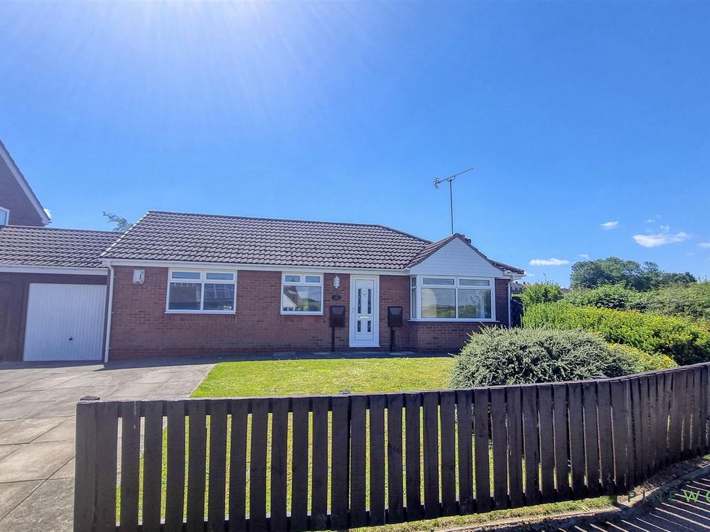 3 bed semidetached bungalow for sale in Linden Road, Creswell, Worksop