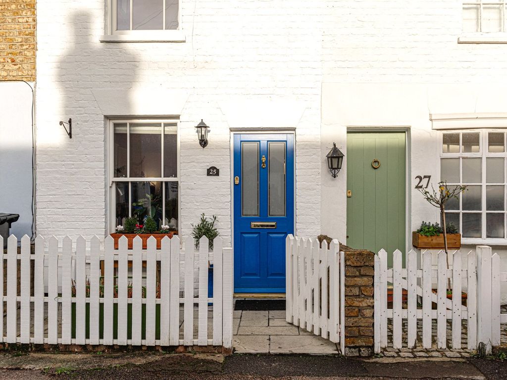 2 bed terraced house for sale in Southbank, Thames Ditton KT7 Zoopla