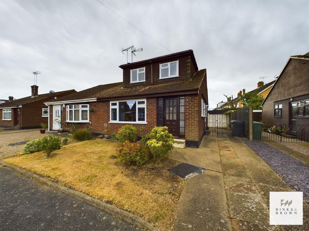 4 bed semidetached house for sale in Wheatley Road, Corringham, Essex