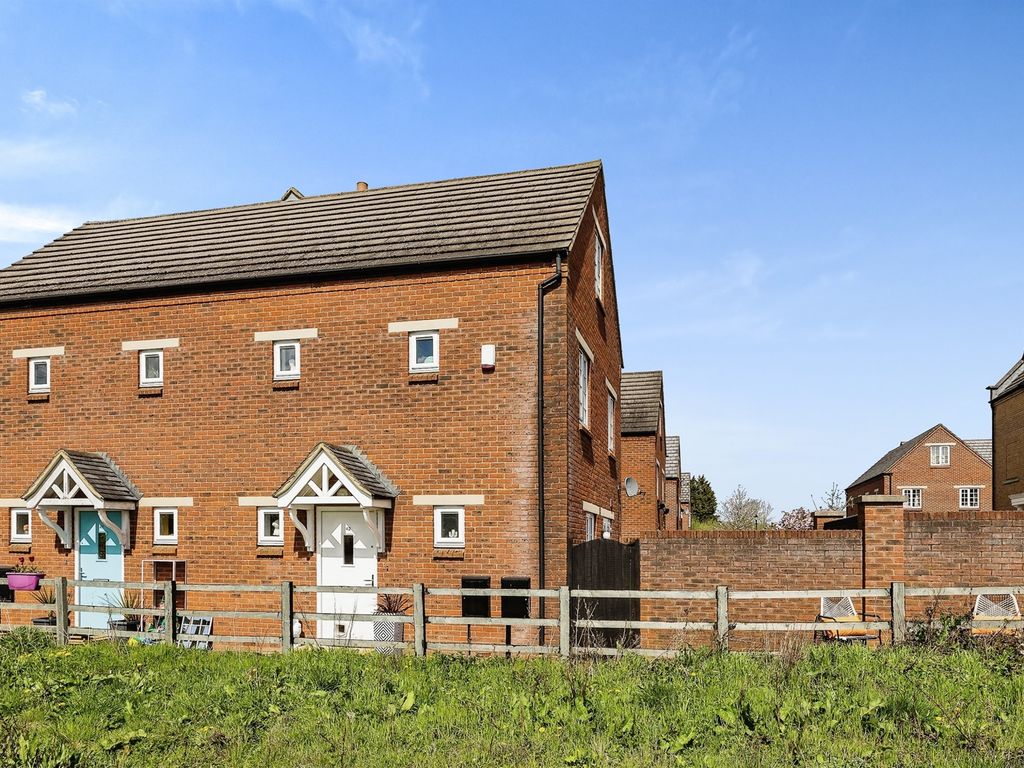 3 bed semidetached house for sale in Gilbert Scott Gardens, Gawcott