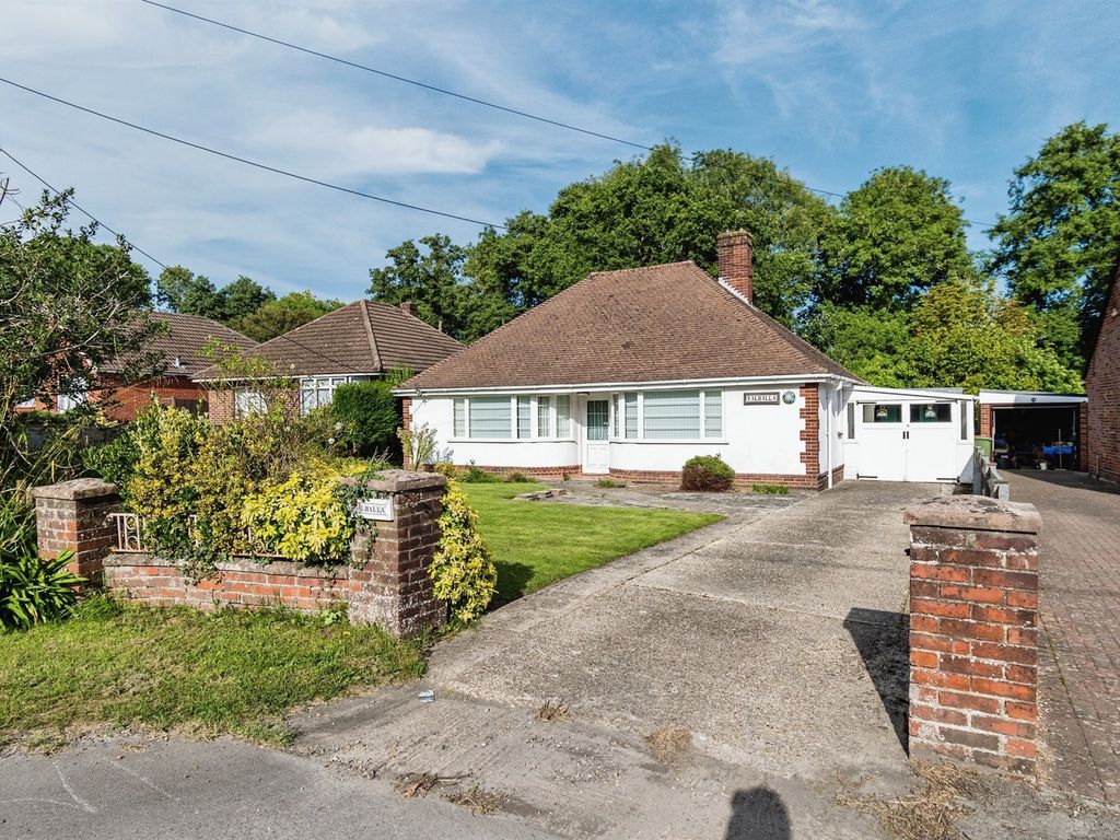 3 bed detached bungalow for sale in Winchester Road, Fair Oak