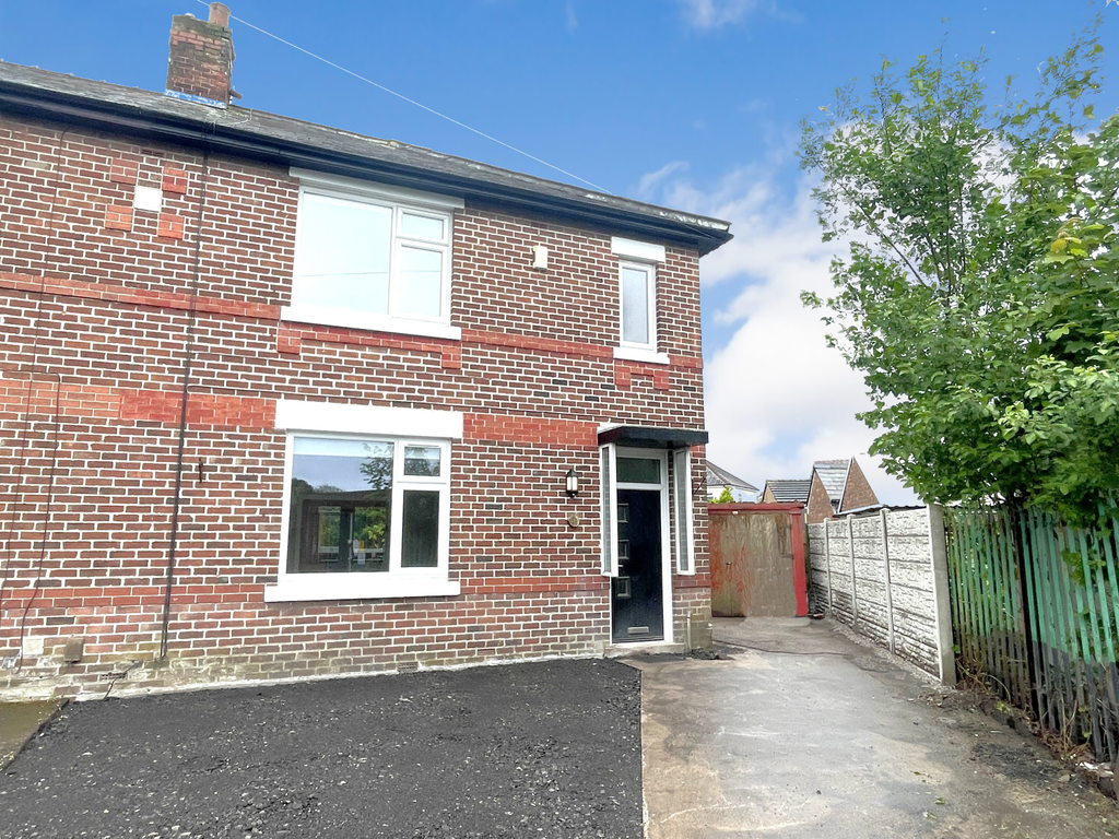 3 bed semidetached house to rent in Clifton Grove, Preston PR1, £1,000