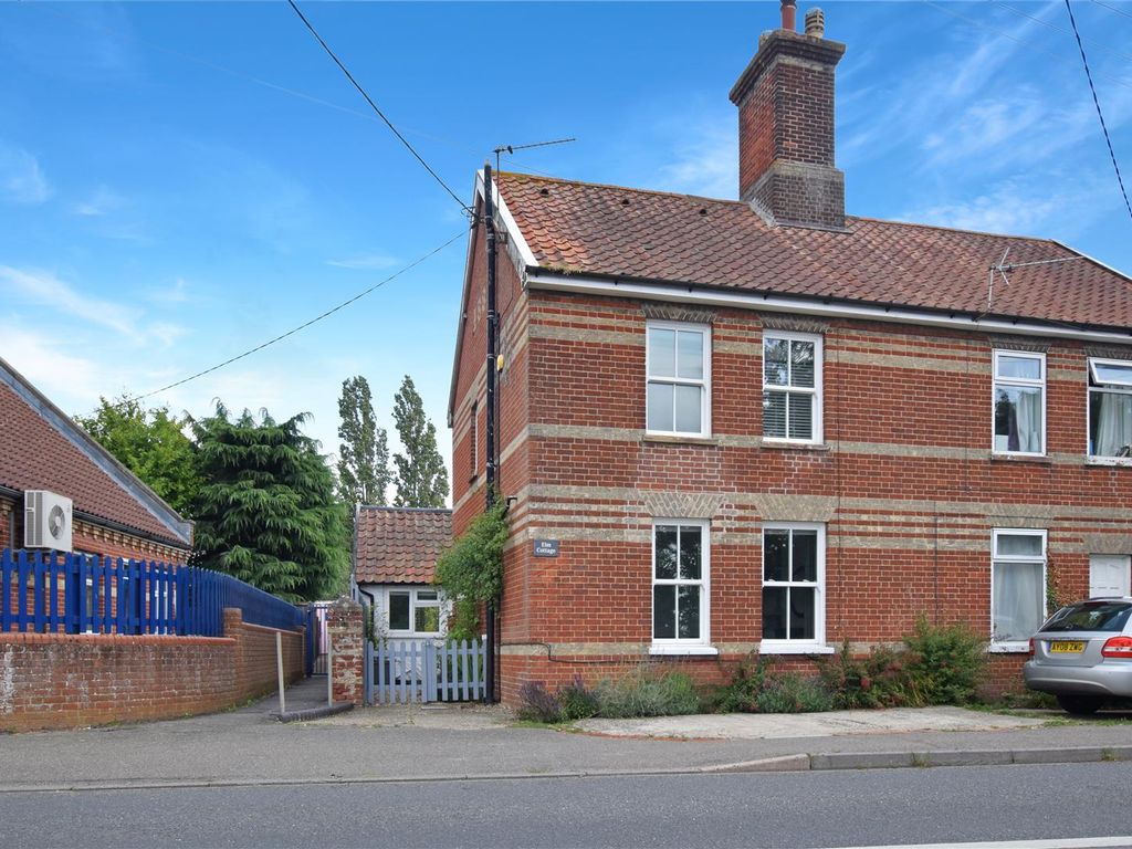 3 bed semidetached house for sale in High Road, Great Finborough