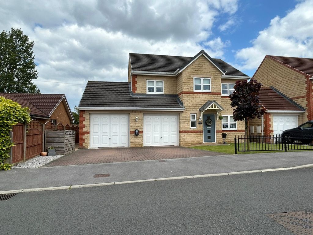 4 bed detached house for sale in Hawthorn Way, Pontefract, West