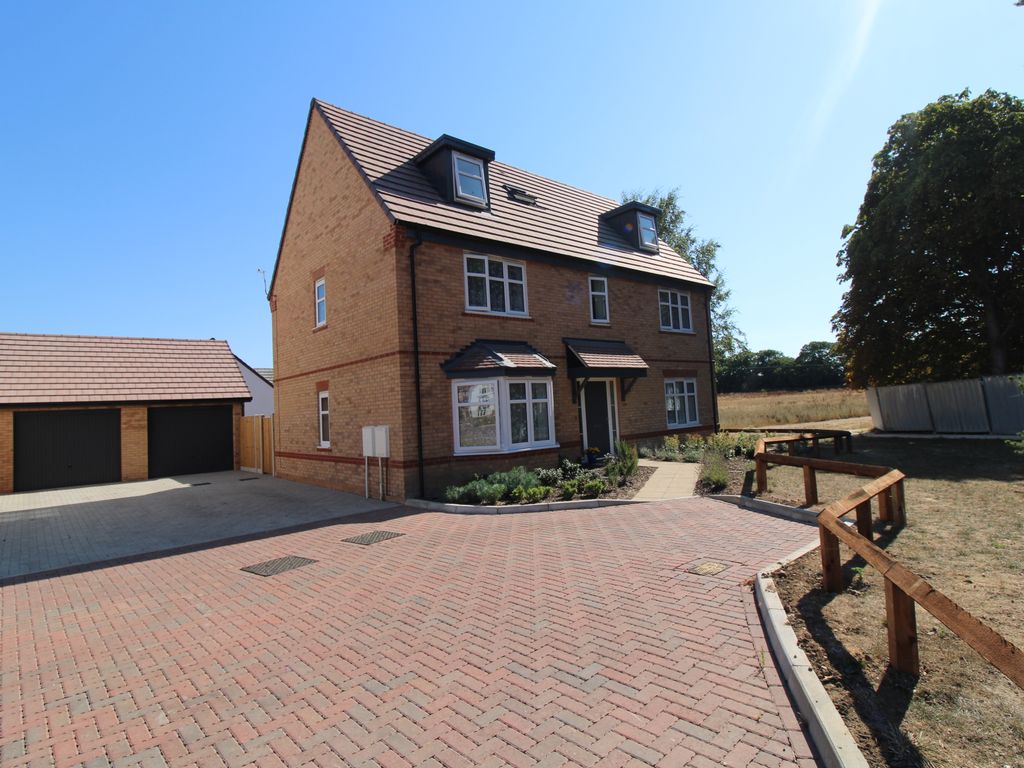 5 bed detached house for sale in Regal Avenue, Hockley SS5 Zoopla