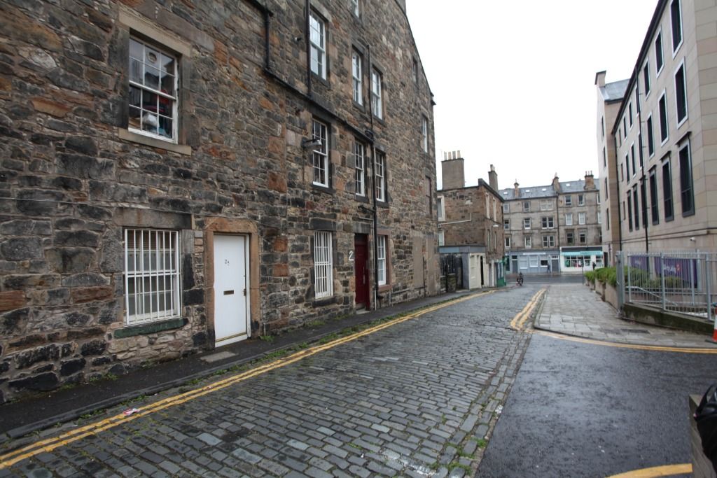 3 bed flat to rent in Middlefield, Leith, Edinburgh EH7 Zoopla