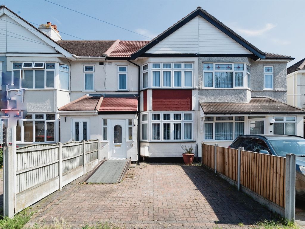 3 bed terraced house for sale in Grange Road, Aveley, South Ockendon