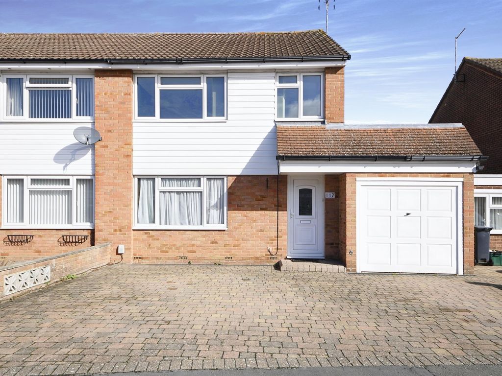 3 bed semidetached house for sale in Ranworth Avenue, Hoddesdon EN11