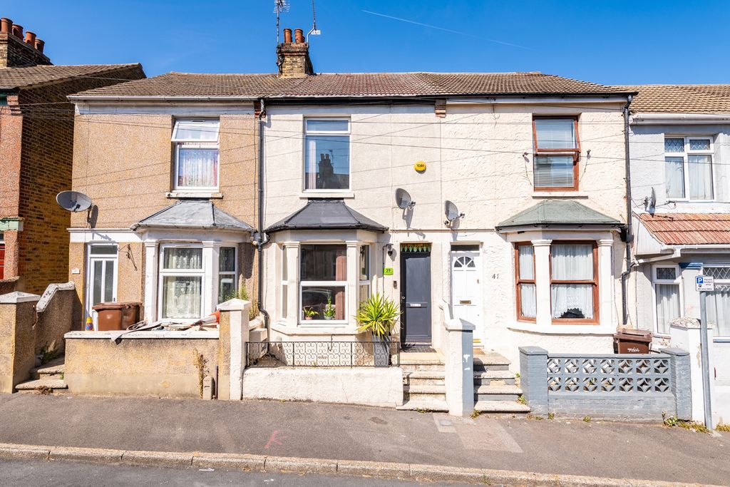 3 bed terraced house for sale in Hamilton Road, Gillingham ME7 Zoopla